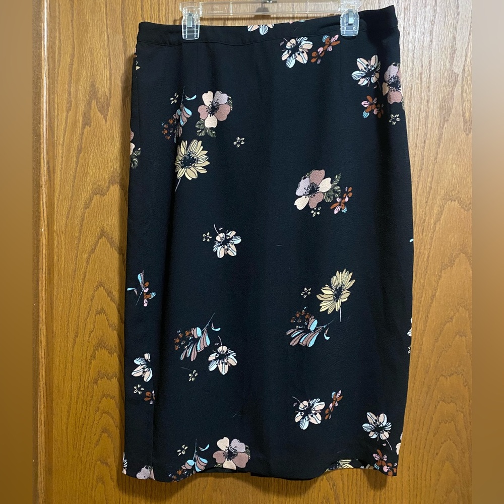 Women’s size 16 black floral pencil skirt